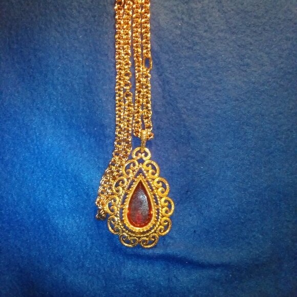 Vintage Avon Gold Tone Necklace Pendant With Tear Drop Shaped Faux Red Gemstone - Picture 14 of 17